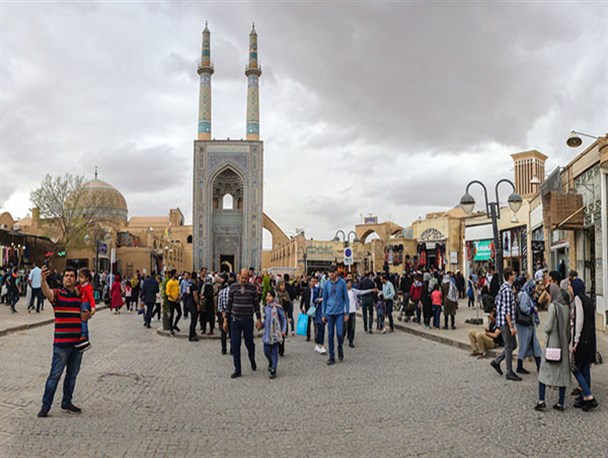 نشاط نوروزی یزد با همکاری کم نظیر مردم یزد رقم خورد/جریان شادابی در رگ های یزد با زنده سازی و احیای آبنماهای میادین