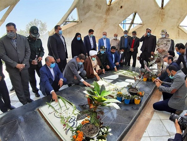 دیدار معاون رئیس جمهور با خانواده شهدا و آزادگان سرخس