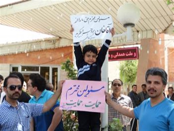 مشکل ما فقر نیست ، فرق است/7 ماه حقوق نگرفته ایم
