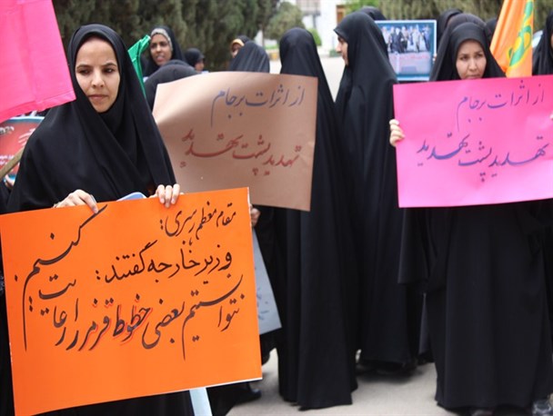 دولت مطیع محض ولایت فقیه باشد و مواضع ملت ایران را با اقتدار حفظ کند/غارت اموال ایران نتیجه ضعف دیپلماسی خارجی است