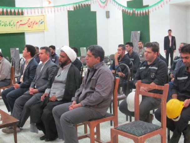دیدار جمعی از مسئولان با کارگران کارخانه اکسید منیزیم سربیشه