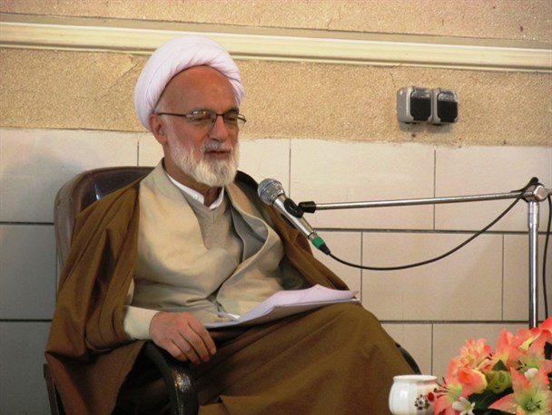 مردم افرادی را انتخاب کنند که پاسدار ارزش های انقلاب و ولایت باشند