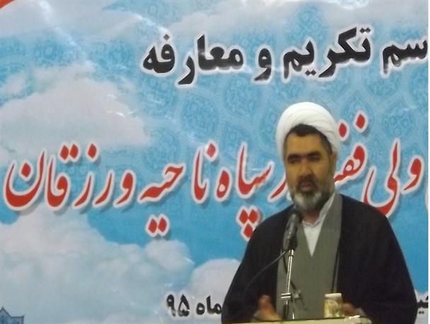 دشمن برای حذف تفکر انقلابی در تلاش است