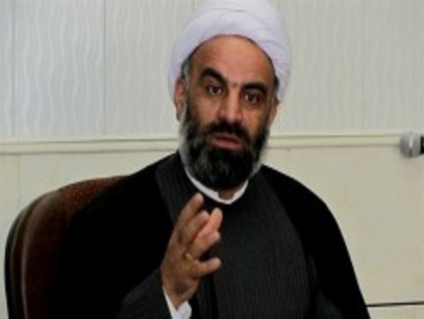 مردم باید اقتصاد مقاومتی را از مسئولین مطالبه کنند