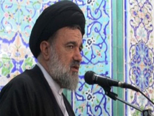 تخریب و تحریم نماز جمعه، نادانی است/ فقط دشمن از تخریب نماز جمعه سود می‌برد