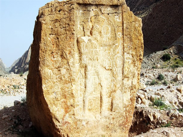تنها نقش برجسته دوره اشکانیان، تبدیل به سنگ یادگاری شده است