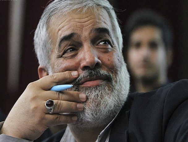وضعیت روحانی از لرزش دستانش مشخص است/ دولت یازدهم درآمد حاصل از فروش نفت 10 سال آینده را پیش‌خُرد کرد