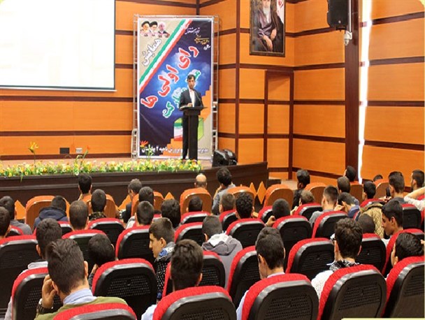 دانش‌آموزان نسیم شهری در جشن رأی اولی‌ها/ برگزاری مراسم رأی اولی‌ها در بخش بوستان