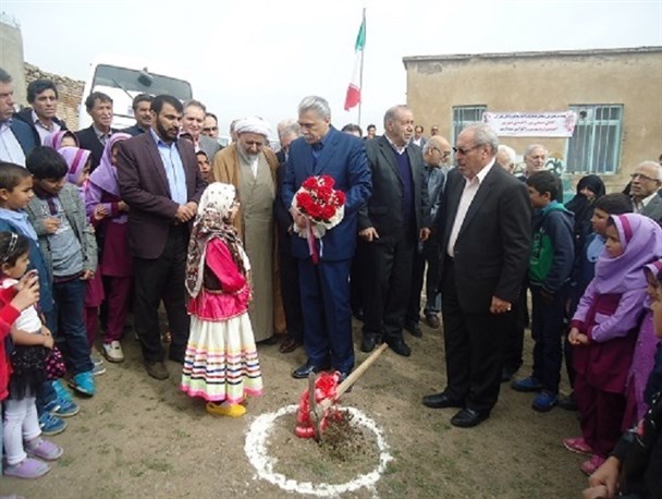 خیرین مدرسه ساز ،بازوان توانمند دولت در امر مدرسه سازی هستند