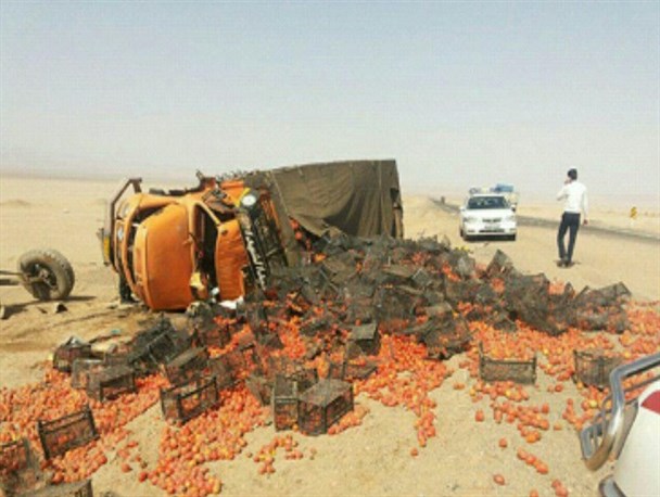 کامیون گوجه مرگ دونفر را در رودبار جنوب رقم زد+عکس