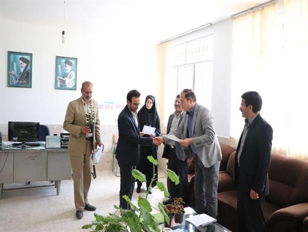 تقدیر شهردار و اعضای شورای اسلامی نراق از معلمان مدارس+تصویر