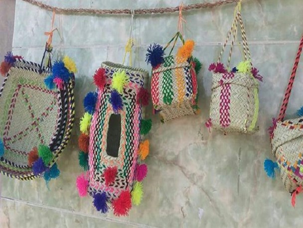 جنوب کرمان سرزمین هزار رنگ هنر/مردمان رمشک خاک را به هنر کیمیا می کنند