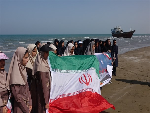 زنجیره انسانی در ساحل نیگلون خلیج فارس و ساحل مکران برگزار شد+تصاویر