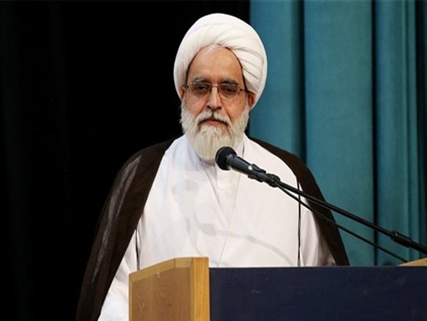 افراد با مشورت کردن از استبداد فاصله می‌گیرند/ استفاده ازنظر متخصصان در هر زمینه‌ای لازم است