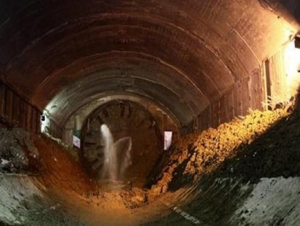 ۸ نفر در حادثه ریزش تونل در آزاد راه تهران-شمال محبوس شدند