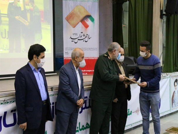 ایستادگی کارگران، همانند رزمندگان در مقابل دشمن است/ کارگران در «خط مقدم» جنگ اقتصادی و فرهنگی هستند