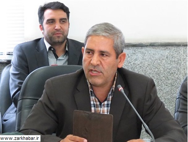 برداشت جو و کلزا از کشتزارهای شهرستان زرندیه آغاز شد