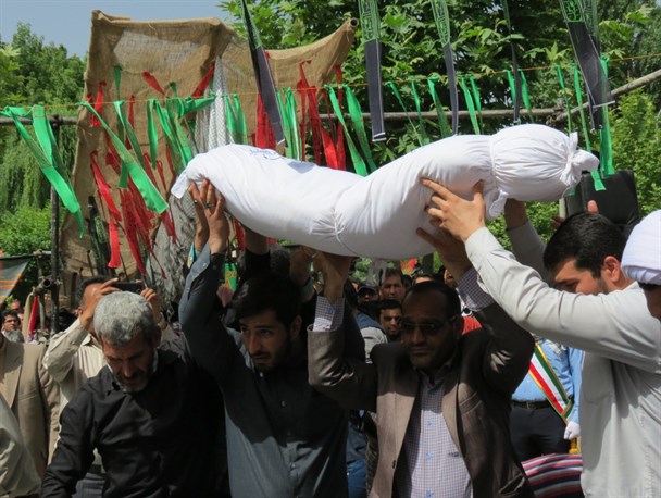 تدفین دو شهید گمنام در دانشگاه علوم پزشکی کردستان/گزارش تصویری