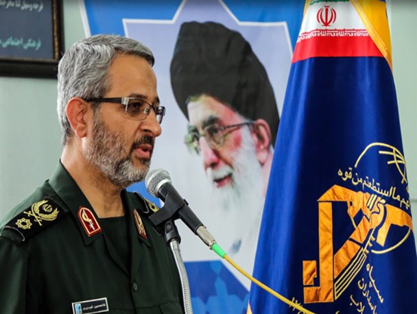 دشمن برای ضربه زدن به این نظام و انقلاب  منکرات را در جامعه ترویج می دهد