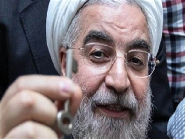 کلید روحانی یک فاجعه زیست محیطی را 3 قفله کرد! / دریاچه ای مظلوم که اسیر وعده های دولت تدبیر و امید شد
