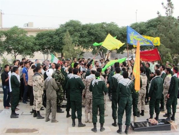 بقاع متبرکه نطنز میزبان کاروان پیاده روی زائران حرم امام خمینی (ره)