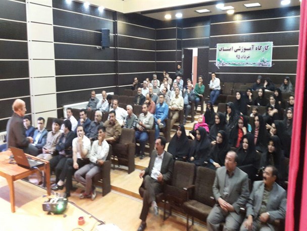 کارگاه آموزشی تشریح آیین نامه های قانون نظام صنفی در شهرستان هرسین برگزار شد