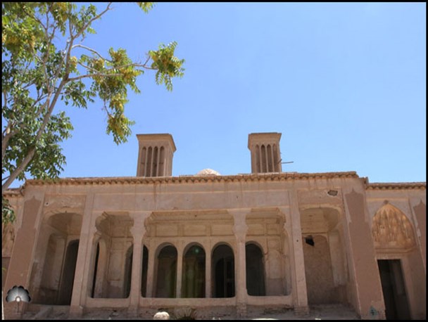 تازیانه های بی مهری بر تن شتر گلوی ماهان/عمارتی که در انتظار سرمایه گذار نفسش به شماره افتاد