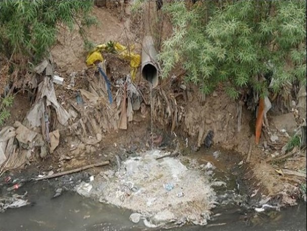 سرازیری آب فاضلاب شهری پوئینک به مجاری آب کشاورزی