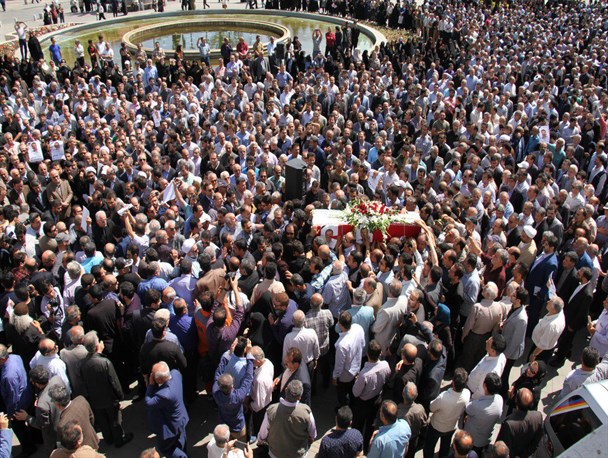 پیکر روح الله قهرمانی چابک استاندار سابق گیلان در رشت تشییع شد+ تصاویر