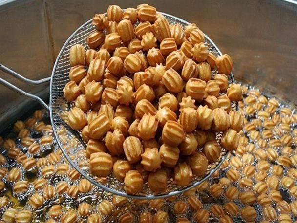 زولبیا و بامیه عاری از مواد غذایی و سرشار از کالری است