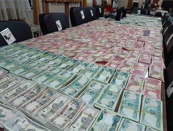 کشف بیش از ۳۰ هزار دلار تقلبی در اسلام آبادغرب