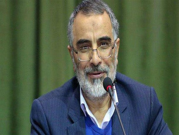 امام خمینی (ره) مردم را در رأس امور و مشروعیت‌بخش حاکمیت می‌دید