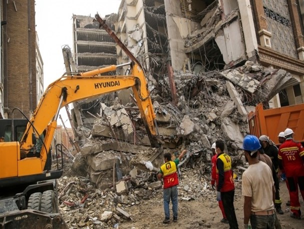 نقش ویژه قرارگاه سازندگی خاتم الانبیاء در حادثه متروپل/ حرکت شتابنده مردان سازندگی و جهادی در آبادان