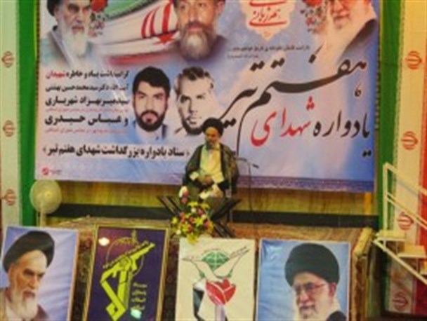برگزاری یادواره های شهدا ما را از غفلت  بیدار می کند