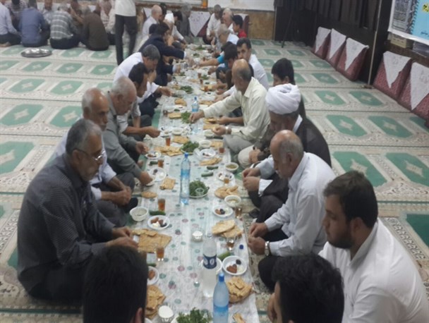 نمایی ازسفره های افطاری ساده در رضوانشهر