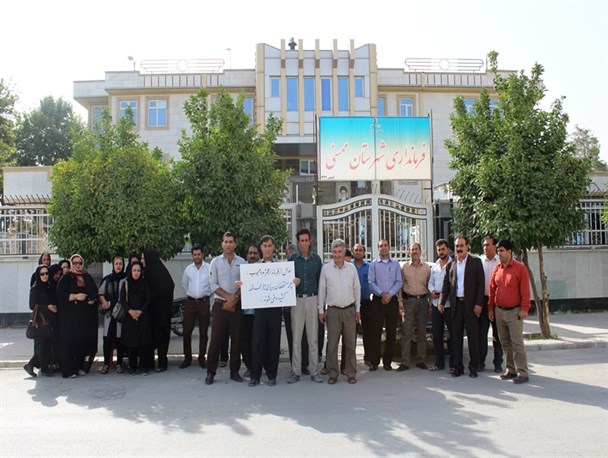 تجمع متقاضیان مسکن مهر مقابل فرمانداری ممسنی + عکس