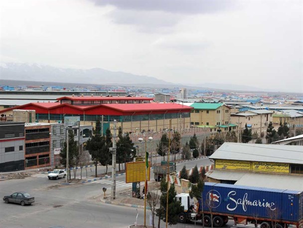 شهرک صنعتی اشتهارد از لحاظ تولید آلاینده های محیط زیستی در وضعیت مطلوبی قرار دارد/دودکش کارخانه ها ۲۴ ساعته کنترل می شود
