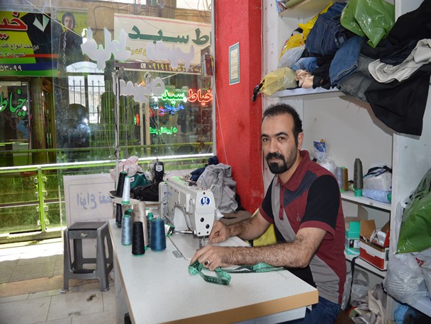 خیاط منصف شهرری رمز موفقیت را مدارا با مردم می داند