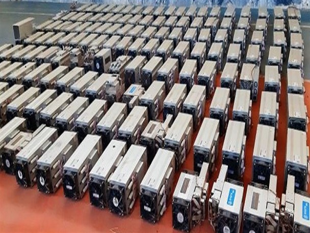 کشف ۱۸۰ ماینر قاچاق از یک انبار متروکه در خرم‌آباد