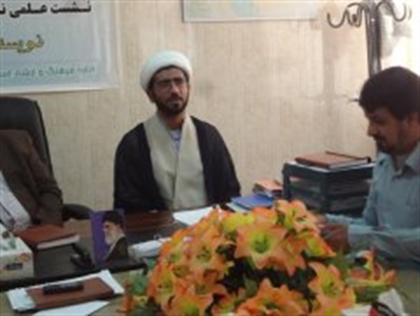 وظیفه اهل قلم، دفاع از ارزش ها در مقابل تحریف ها است