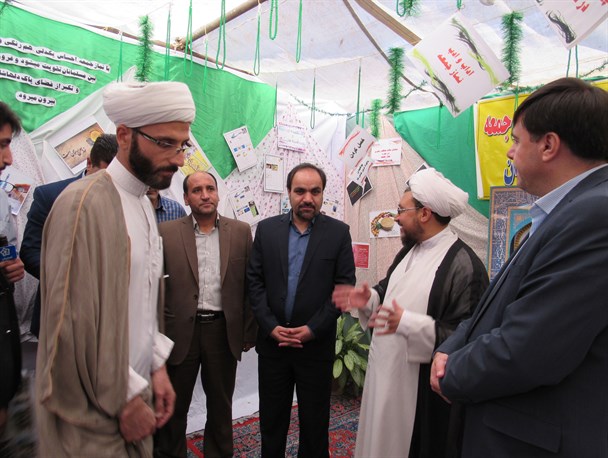 اولین نمایشگاه جلوه های نماز جمعه در مبارکه برپا شد/تصاویر