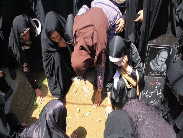 مزار شهدای تفحص در همسایگی مزار جستجوگر نور