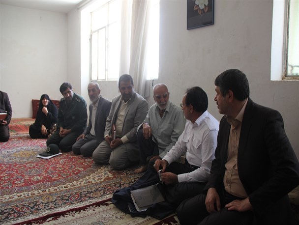 رسیدگی به خانواده شهداء از اوجب واجبات است