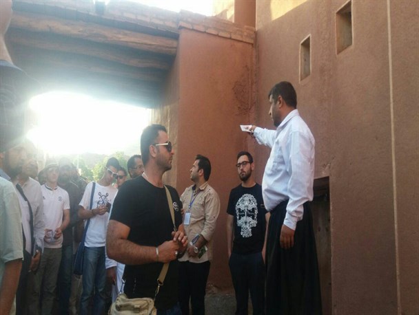 فارسی آموزان 44 کشور از روستای ابیانه نطنز دیدن کردند/ ۲۰۰ دانشگاه جهان کرسی زبان و ادبیات فارسی دارند