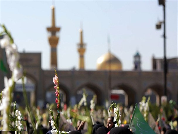 گلباران ویژه حرم رضوی در روز میلاد حضرت ثامن الحجج(ع)