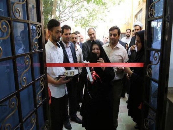 بزرگترین کتابخانه روستای اورین در بهارستان بازگشایی شد