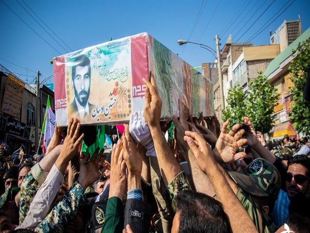 پیکر پاک "شهید حسین ادبیان" در کرمانشاه تشییع شد