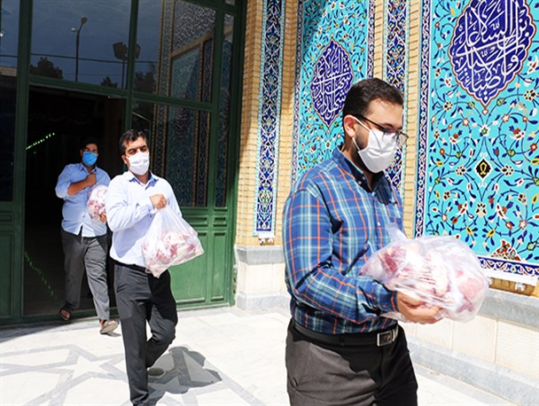 گوشت بیش از ۳هزار رأس دام نذر عید قربان به نیت سردار دل‌ها در کرمان توزیع شد+تصاویر