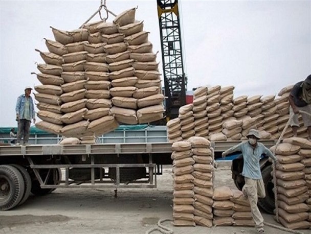 بازار زیر تیغ دولت؛ پشت پرده گرانی سیمان و بهم ریختگی بازار مرغ چیست؟/ نبود انگیزه مدیران برای نظارت و کنترل بازار