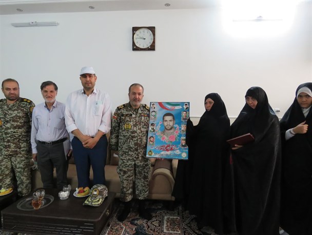 دیدار فرماندهان پدافند هوایی با ۱۶ خانواده شهید ارتش در قم